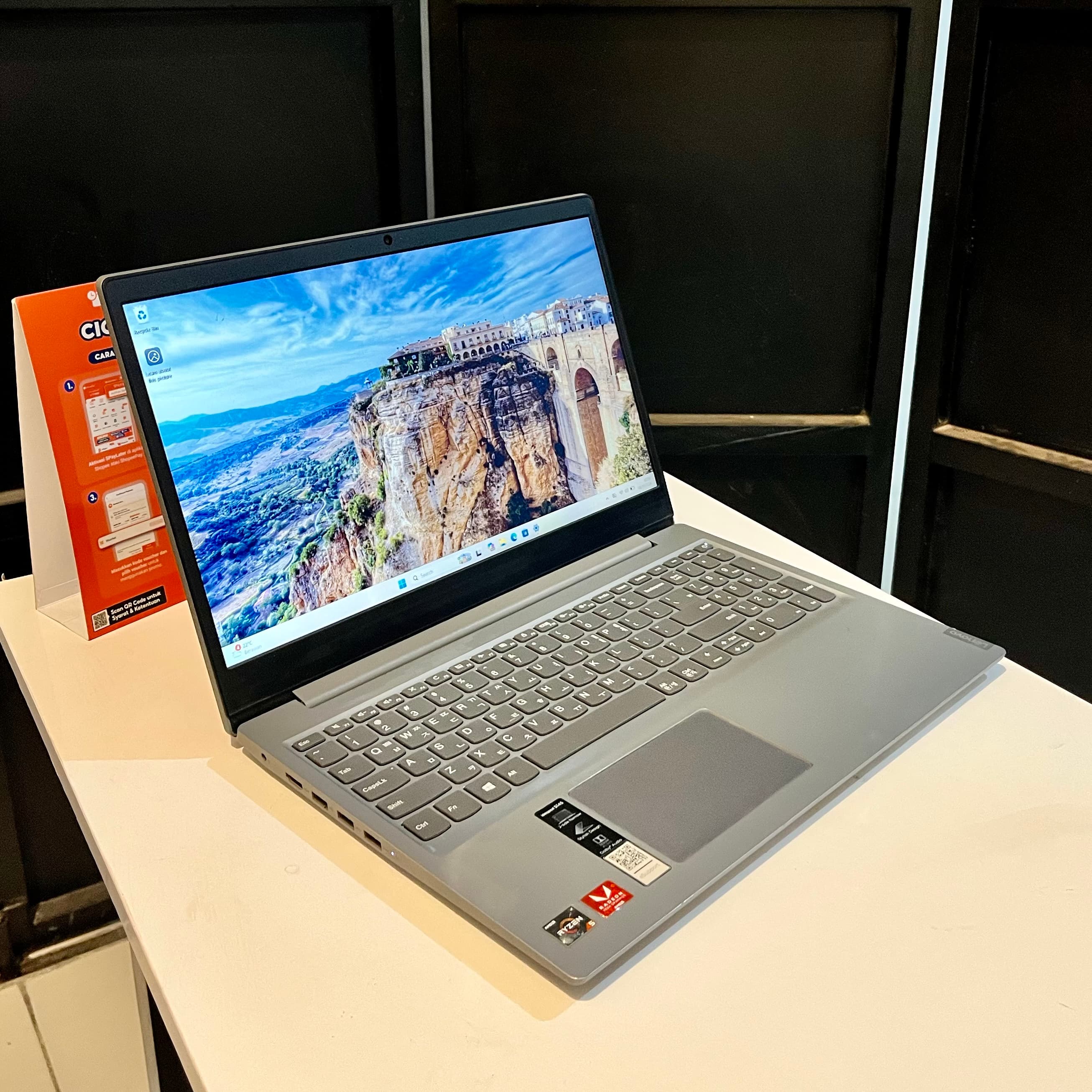 Lenovo IdeaPad S145 - AMD Ryzen 5  thumbnail 2